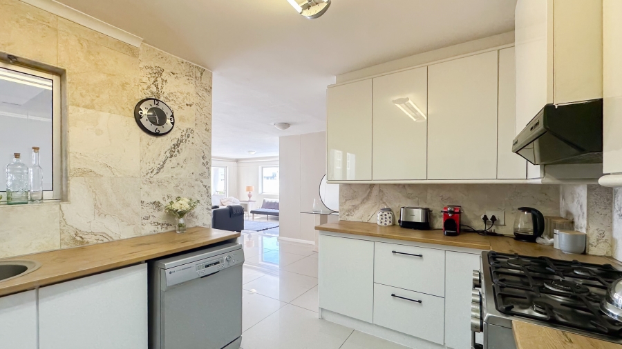 To Let 3 Bedroom Property for Rent in Sea Point Western Cape